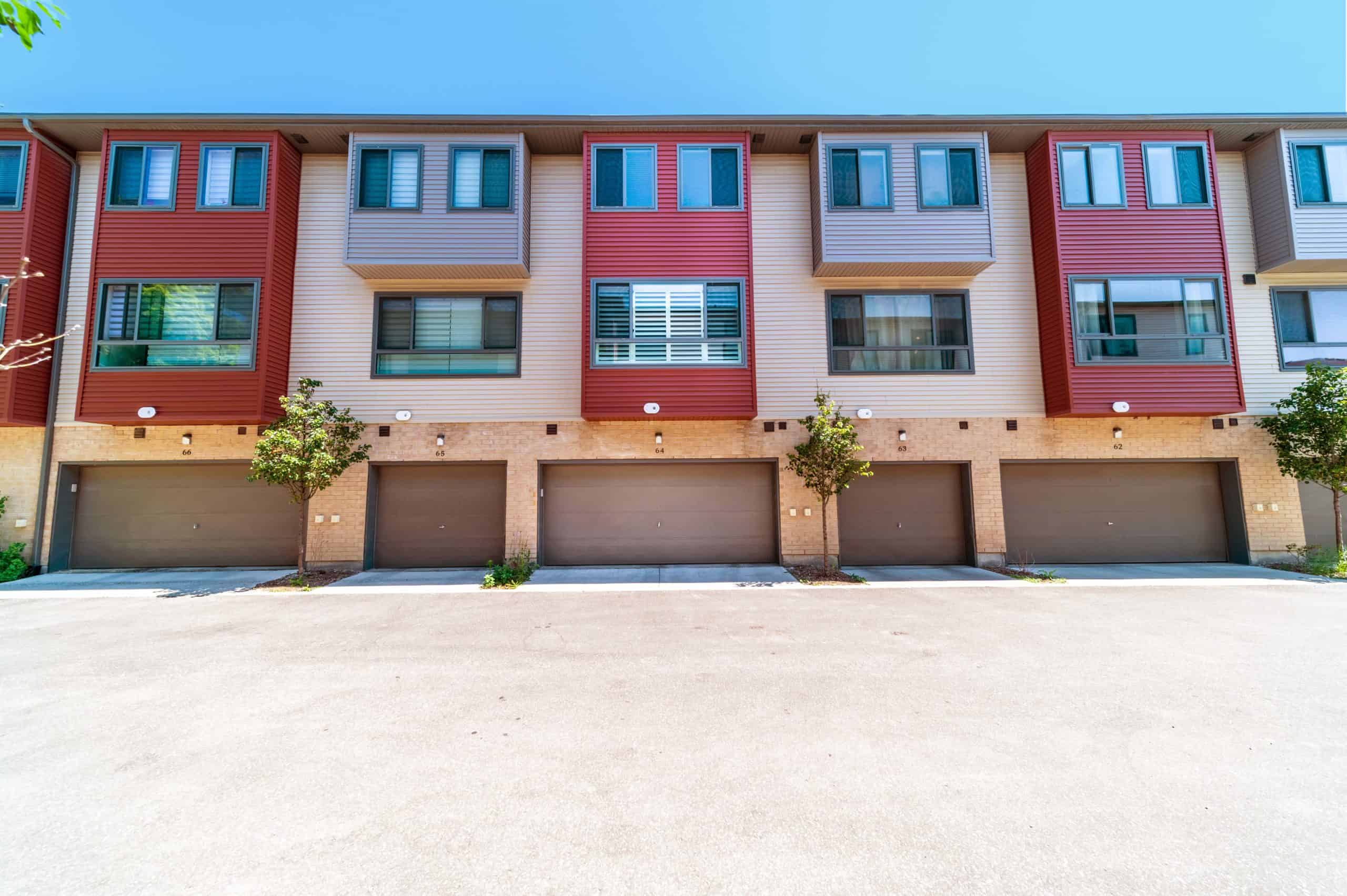 EXCELLENT TOWNHOME NESTLED IN THE DESIRABLE HOLLY NEIGHBOURHOOD