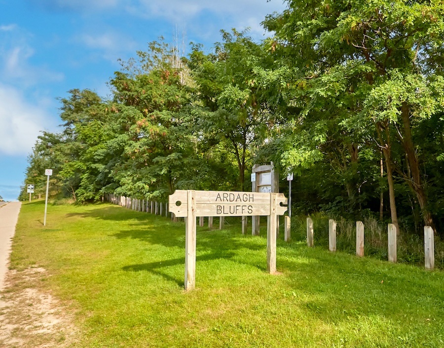 Explore the Natural Beauty of Barrie’s Ardagh Neighbourhood!