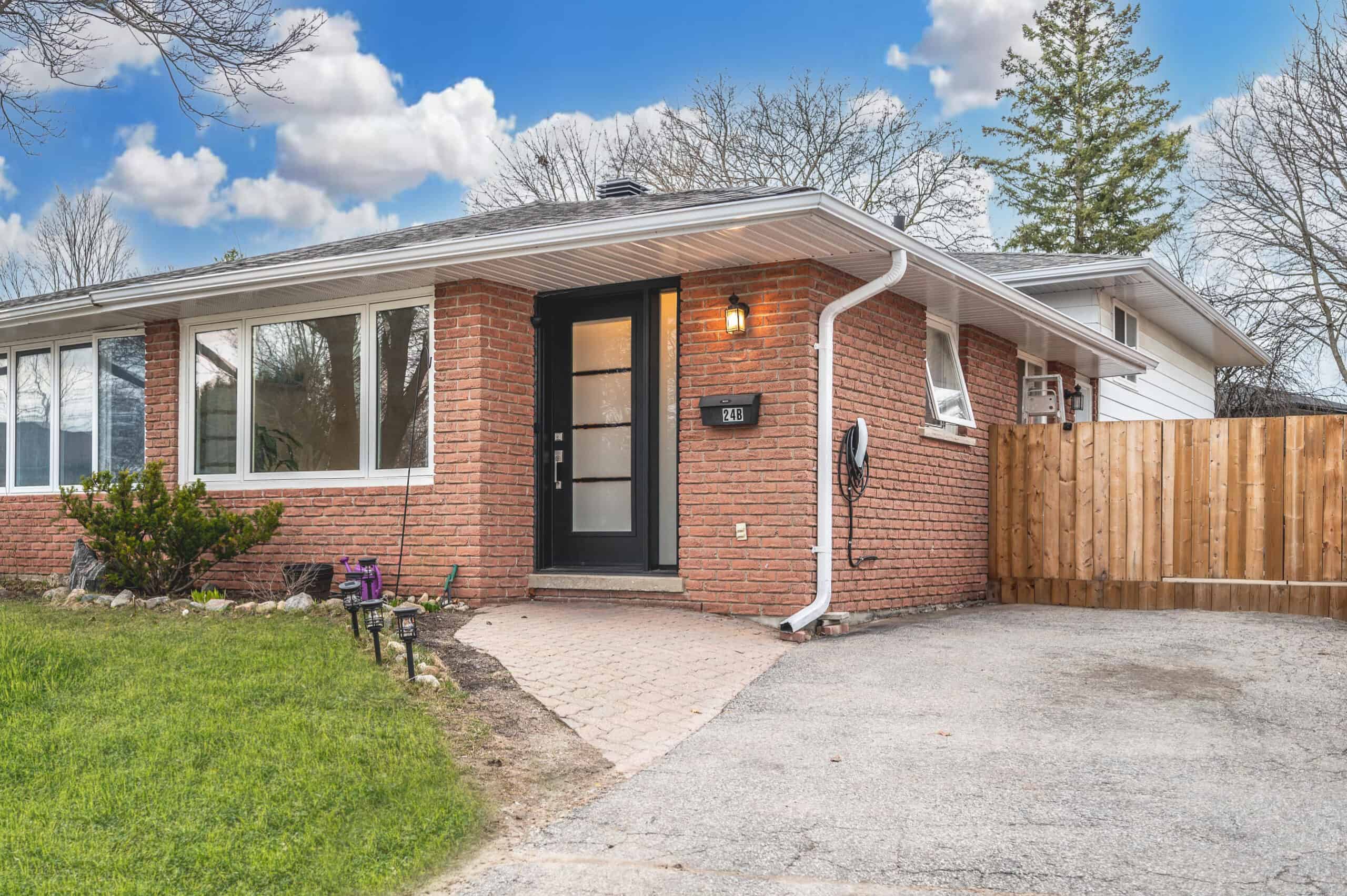 For Sale 24B Bernick Drive, Barrie , ON (S9036019) Peggy Hill Team
