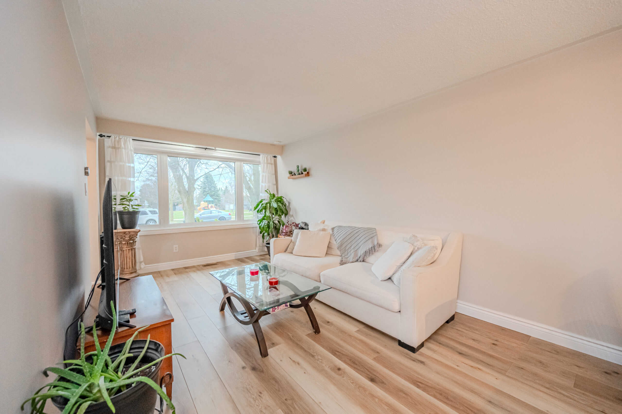 For Sale 24B Bernick Drive, Barrie , ON (S9036019) Peggy Hill Team